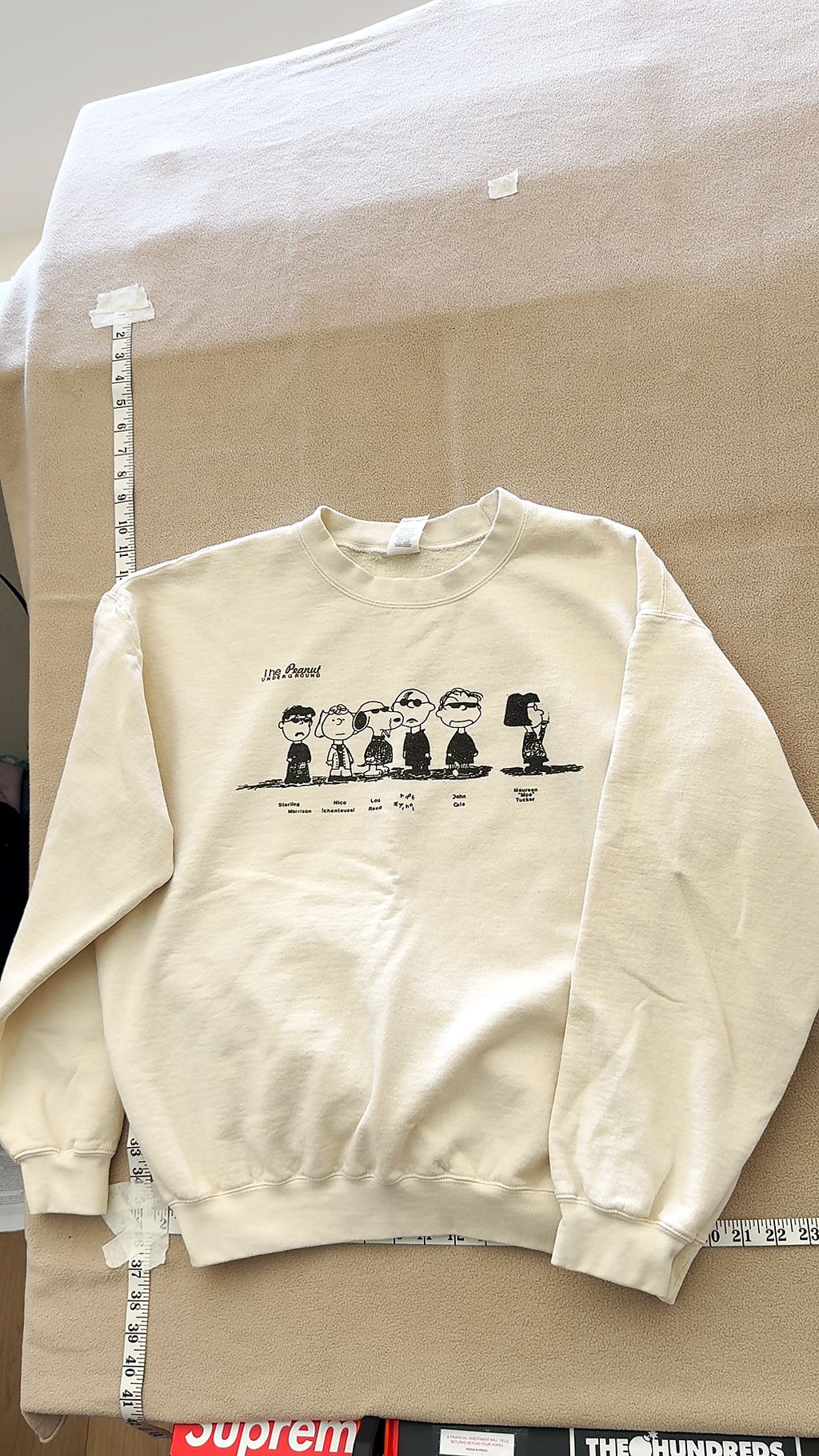 Peanuts Snoopy Charlie Brown Graphic Sweatshirt Cream Adult L Gildan Heavy Blend