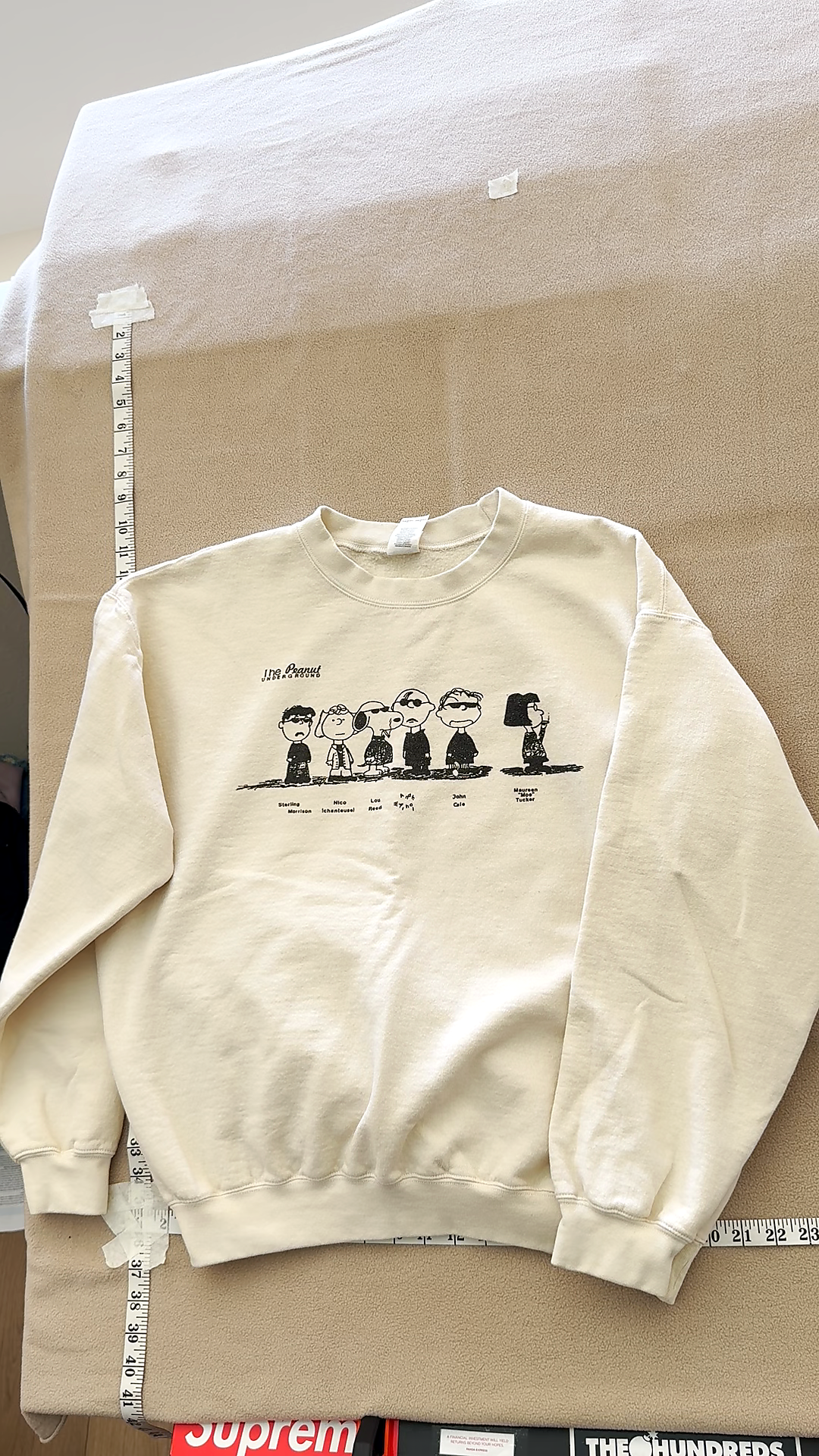 Peanuts Snoopy Charlie Brown Graphic Sweatshirt Cream Adult L Gildan Heavy Blend