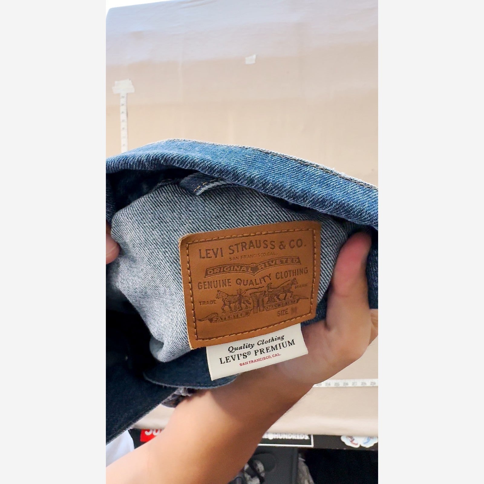Levi's Premium Denim Trucker Jacket Distressed Blue Medium