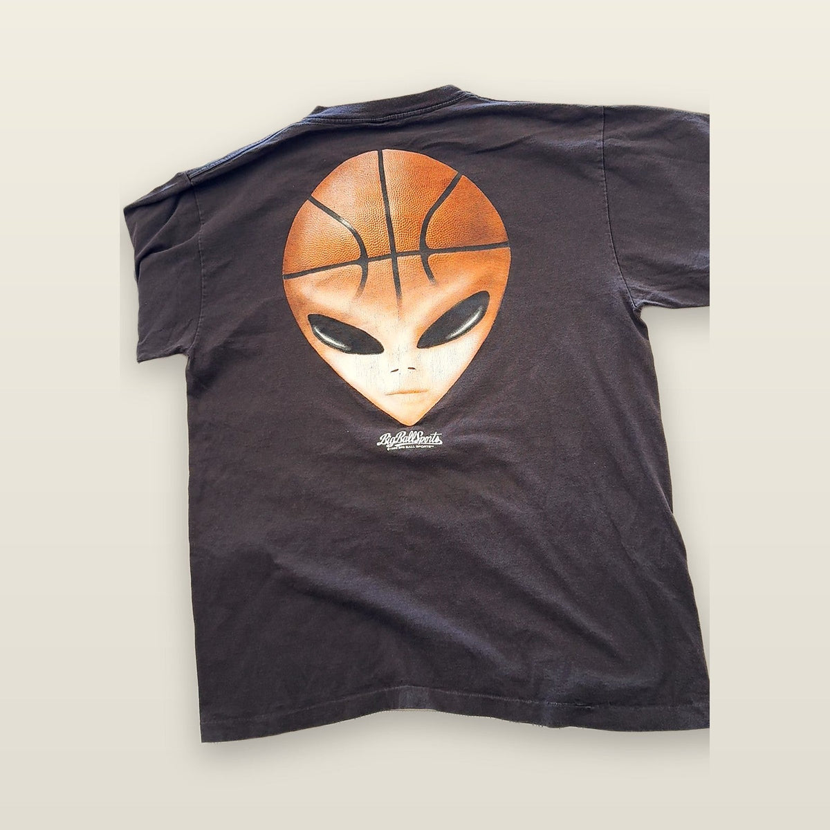 Vintage 90s Big Ball Sports Basketball Alien T-Shirt XL Higher Intelligence